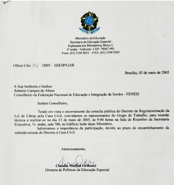 Ofício do Ministério da Educação enviado a Antônio Campos de Abreu em maio de 2005, convidando-o para reunião técnica sobre a minuta do decreto que regulamentou a Lei de Libras.
