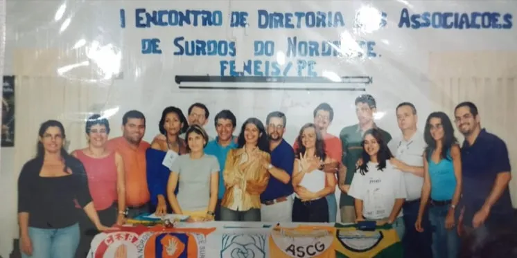Participantes do I Encontro de Diretoria das Associações de Surdos do Nordeste, realizado pela FENEIS em Pernambuco.